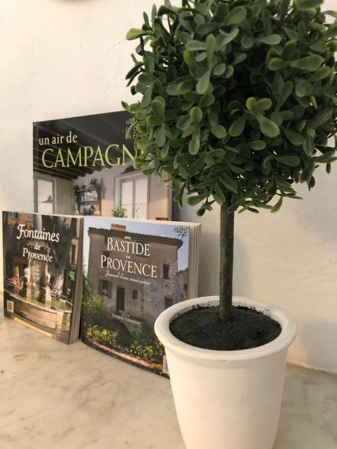 植物群酒店 Fréjus 外观 照片