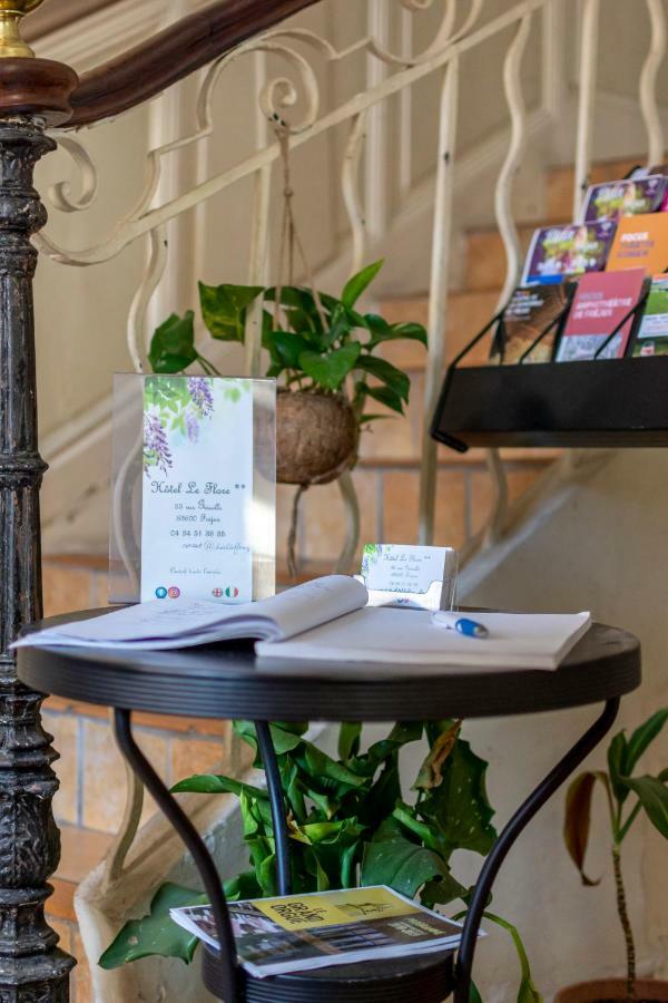 植物群酒店 Fréjus 外观 照片